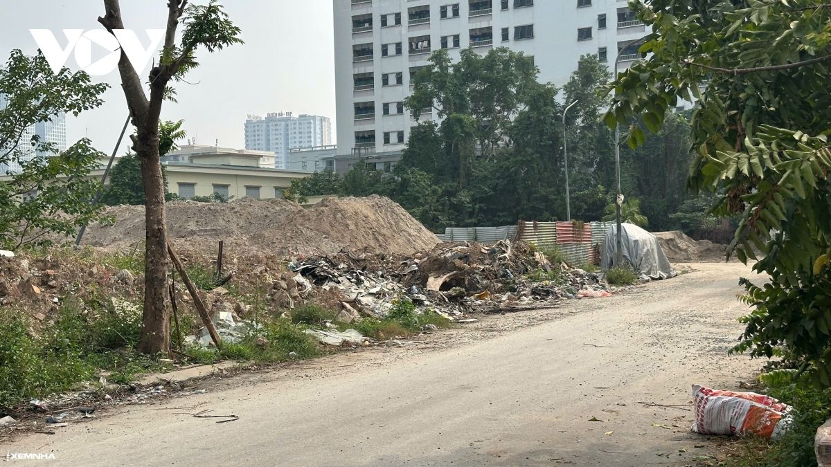 Cận cảnh dự án khu dân cư mới ở Hà Đông bỏ hoang lãng phí cỏ mọc um tùm - ảnh 3