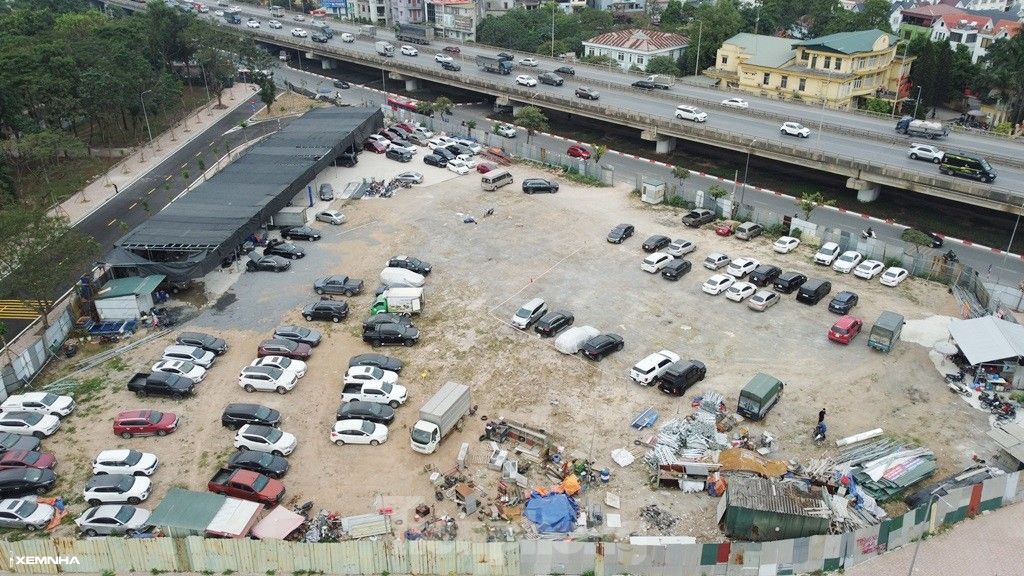 Cận cảnh nhiều dự án bãi xe tại Linh Đàm bị biến tướng, xe người dân tràn ra đường - ảnh 10
