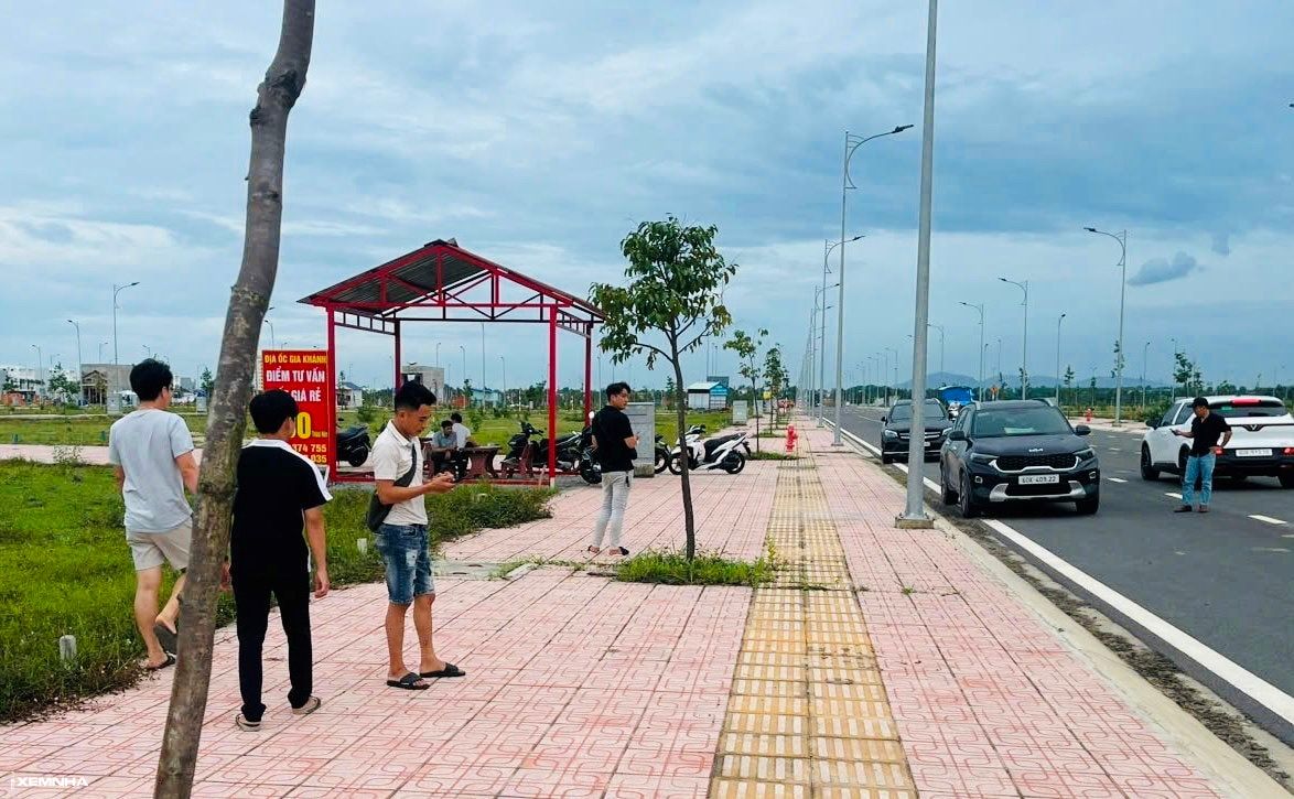 Đất nền bị 