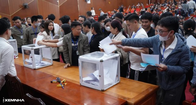 Đấu giá 28 thửa đất tại Thạch Thất: Gần 1.400 hồ sơ, giá trúng cao nhất 186 triệu đồng/m2 - ảnh 1