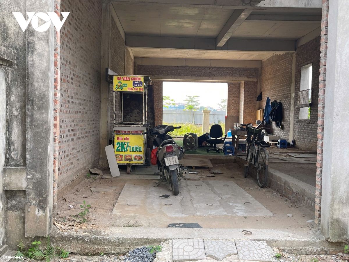 Hàng trăm biệt thự “triệu đô” bị bỏ hoang gây lãng phí ở Hà Nội - ảnh 9