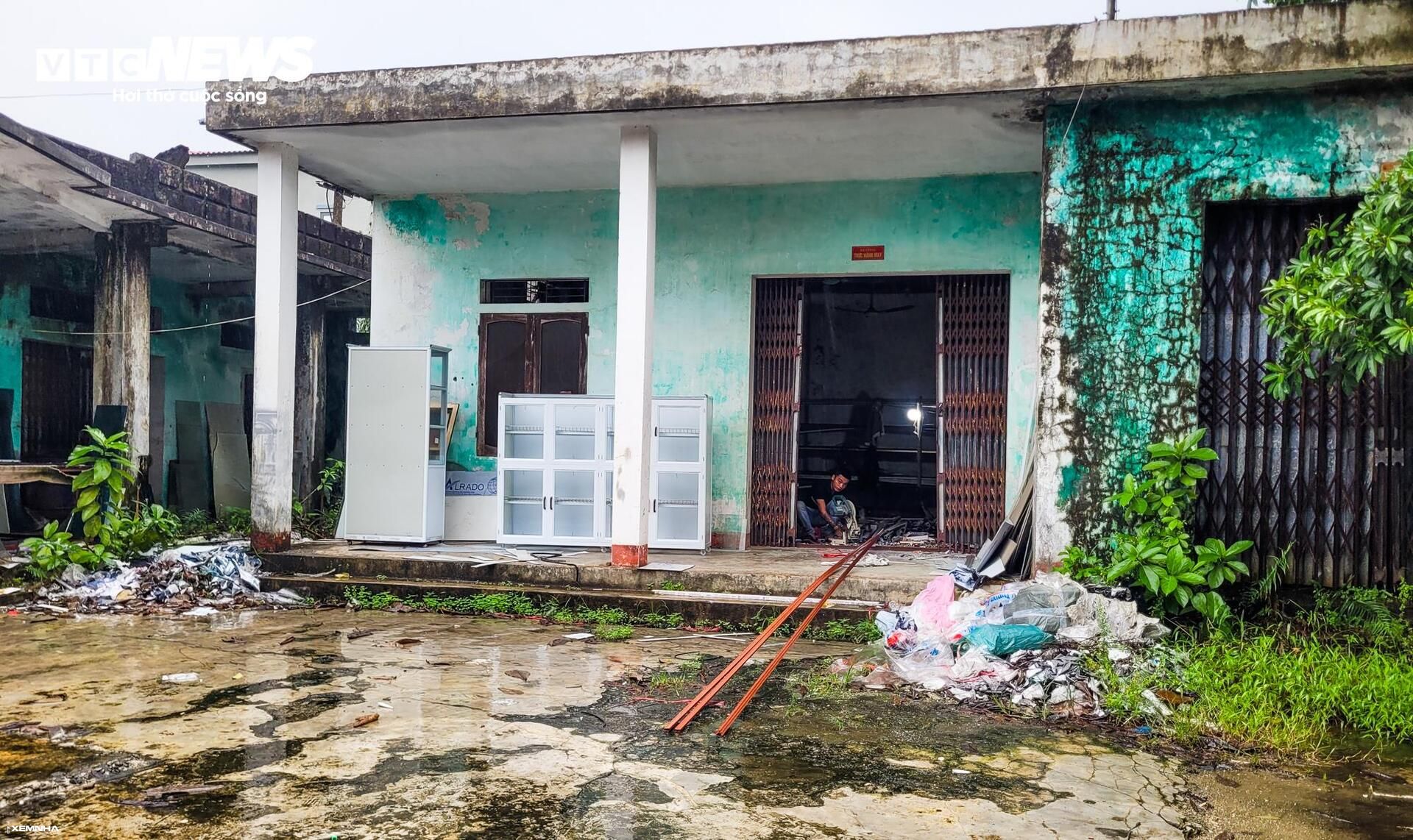 Loạt trụ sở trên ‘đất vàng’ ở Hà Tĩnh bỏ hoang, trở thành nơi sát phạt ‘đỏ đen’ - ảnh 18