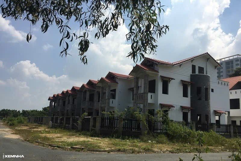 Những ngôi nhà hàng chục tỉ đồng “hằn in bóng dáng” nhà đầu tư, người mua ở thực như “kẻ lạc lối” - ảnh 4