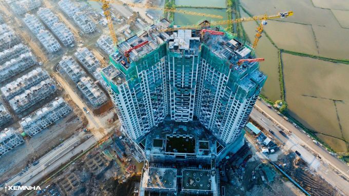 Sắp cất nóc chung cư đầu tiên của đại đô thị Eco Central Park - ảnh 1
