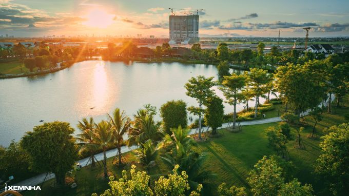 Sắp cất nóc chung cư đầu tiên của đại đô thị Eco Central Park - ảnh 3
