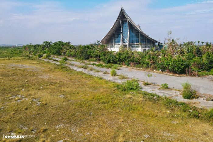 Trung tâm triển lãm trăm tỷ đồng thành nhà kho - ảnh 9