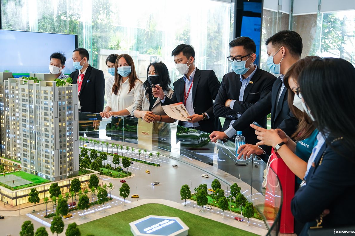 giá bán căn hộ chung cư tại Hà Nội và TP.HCM theo dự đoán của Vietcap sẽ tiếp tục tăng trong năm 2025