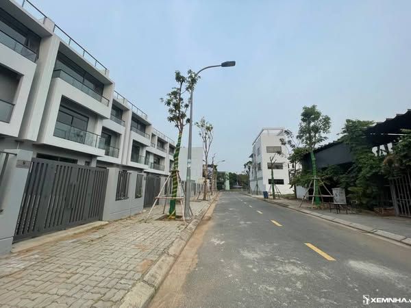 Bán nhà phố Trường Thạnh Thủ Đức DT 136m2 giá 9,455 tỷ - 10,076 tỷ