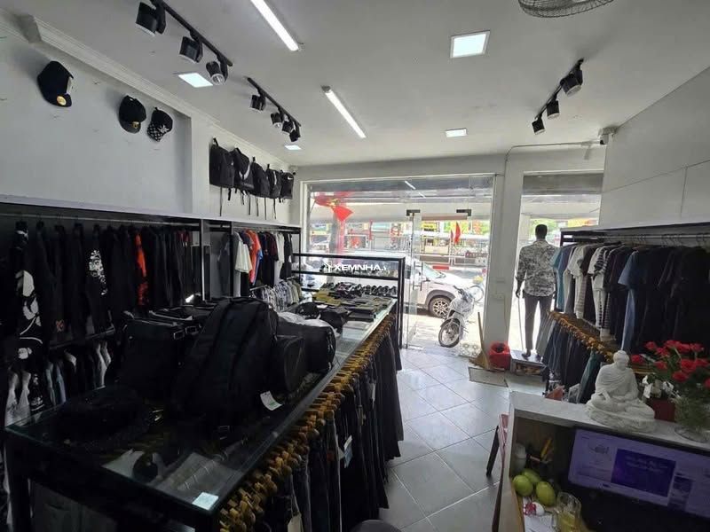 Cho thuê nhà mặt phố Ngã Tư Sở Đống Đa DT 35 giá 15 triệu / tháng