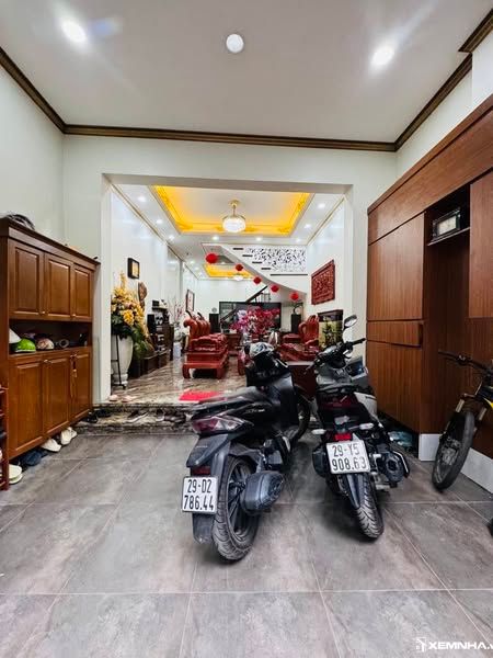 Bán nhà 5 tầng Minh Khai Hai Bà Trưng DT 65m giá 11 tỷ