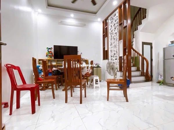 Bán nhà 5 tầng Trương Định Hoàng Mai DT 42m2 giá nhỉnh 6 tỷ