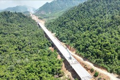 Dự kiến 31/12 hoàn thành cây cầu dài nhất trên cao tốc đoạn Vân Phong - Nha Trang