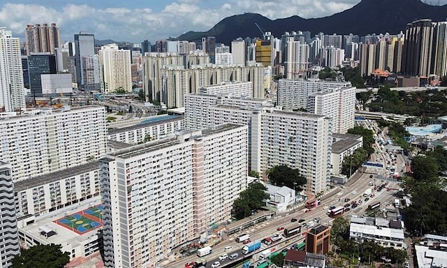 Hong Kong điều tra người ở nhà xã hội nhưng đi siêu xe