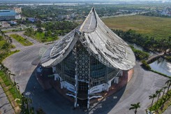 Trung tâm triển lãm trăm tỷ đồng thành nhà kho